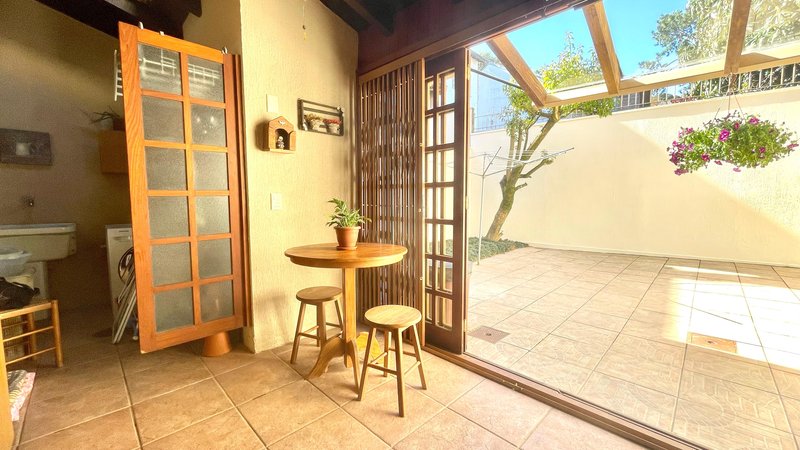 R$ 795.000 - IMPECÁVEL - MARAVILHOSA CASA - 165M2 - 3 DORM - SÓTÃO - PÁTIO - 2 VAGAS Rua José Kanan Aranha Porto Alegre - 