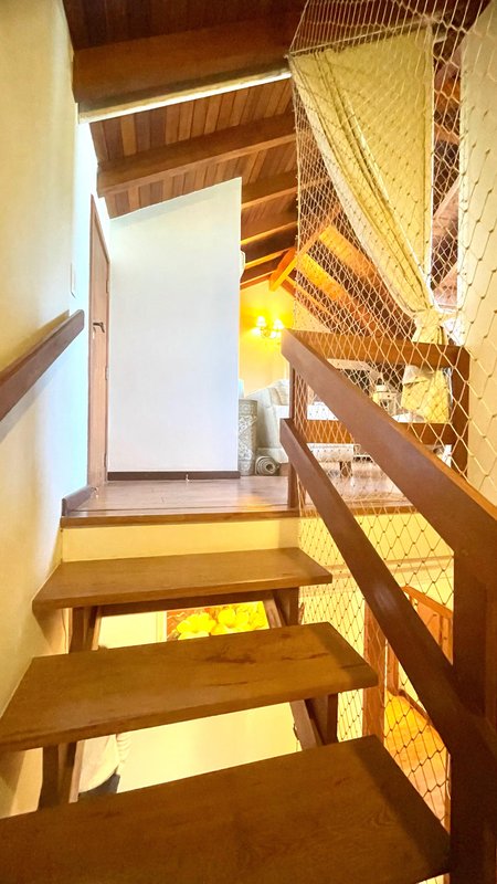 R$ 795.000 - IMPECÁVEL - MARAVILHOSA CASA - 165M2 - 3 DORM - SÓTÃO - PÁTIO - 2 VAGAS Rua José Kanan Aranha Porto Alegre - 