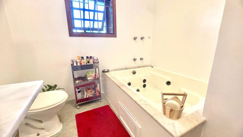 R$ 795.000 - IMPECÁVEL - MARAVILHOSA CASA - 165M2 - 3 DORM - SÓTÃO - PÁTIO - 2 VAGAS Rua José Kanan Aranha Porto Alegre - 