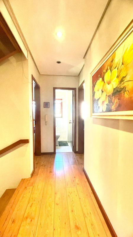 R$ 795.000 - IMPECÁVEL - MARAVILHOSA CASA - 165M2 - 3 DORM - SÓTÃO - PÁTIO - 2 VAGAS Rua José Kanan Aranha Porto Alegre - 