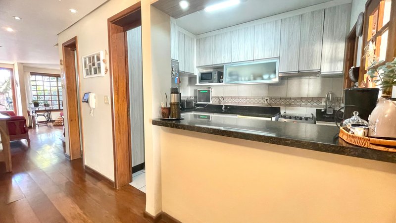 R$ 795.000 - IMPECÁVEL - MARAVILHOSA CASA - 165M2 - 3 DORM - SÓTÃO - PÁTIO - 2 VAGAS Rua José Kanan Aranha Porto Alegre - 