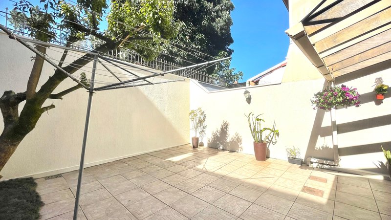 R$ 795.000 - IMPECÁVEL - MARAVILHOSA CASA - 165M2 - 3 DORM - SÓTÃO - PÁTIO - 2 VAGAS Rua José Kanan Aranha Porto Alegre - 