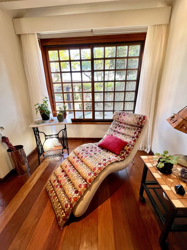 R$ 795.000 - IMPECÁVEL - MARAVILHOSA CASA - 165M2 - 3 DORM - SÓTÃO - PÁTIO - 2 VAGAS Rua José Kanan Aranha Porto Alegre - 