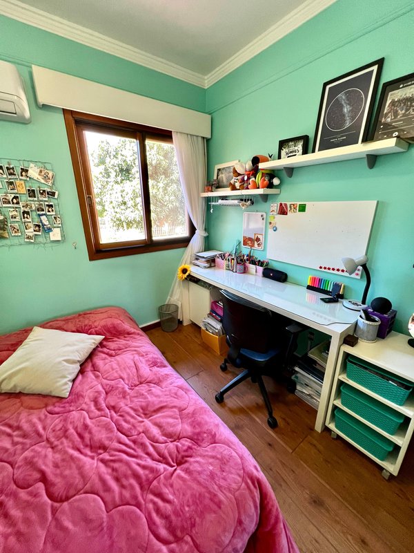 R$ 795.000 - IMPECÁVEL - MARAVILHOSA CASA - 165M2 - 3 DORM - SÓTÃO - PÁTIO - 2 VAGAS Rua José Kanan Aranha Porto Alegre - 