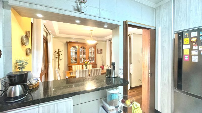 R$ 795.000 - IMPECÁVEL - MARAVILHOSA CASA - 165M2 - 3 DORM - SÓTÃO - PÁTIO - 2 VAGAS Rua José Kanan Aranha Porto Alegre - 