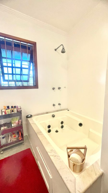 R$ 795.000 - IMPECÁVEL - MARAVILHOSA CASA - 165M2 - 3 DORM - SÓTÃO - PÁTIO - 2 VAGAS Rua José Kanan Aranha Porto Alegre - 