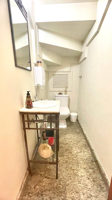 R$ 795.000 - IMPECÁVEL - MARAVILHOSA CASA - 165M2 - 3 DORM - SÓTÃO - PÁTIO - 2 VAGAS Rua José Kanan Aranha Porto Alegre - 