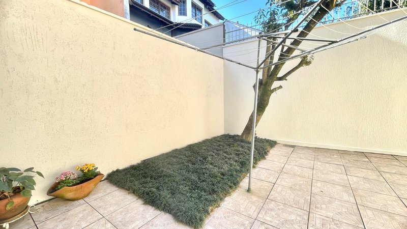 R$ 795.000 - IMPECÁVEL - MARAVILHOSA CASA - 165M2 - 3 DORM - SÓTÃO - PÁTIO - 2 VAGAS Rua José Kanan Aranha Porto Alegre - 