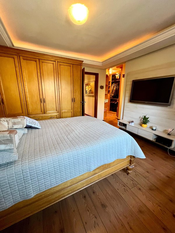R$ 795.000 - IMPECÁVEL - MARAVILHOSA CASA - 165M2 - 3 DORM - SÓTÃO - PÁTIO - 2 VAGAS Rua José Kanan Aranha Porto Alegre - 