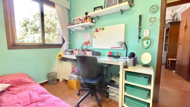 R$ 795.000 - IMPECÁVEL - MARAVILHOSA CASA - 165M2 - 3 DORM - SÓTÃO - PÁTIO - 2 VAGAS Rua José Kanan Aranha Porto Alegre - 