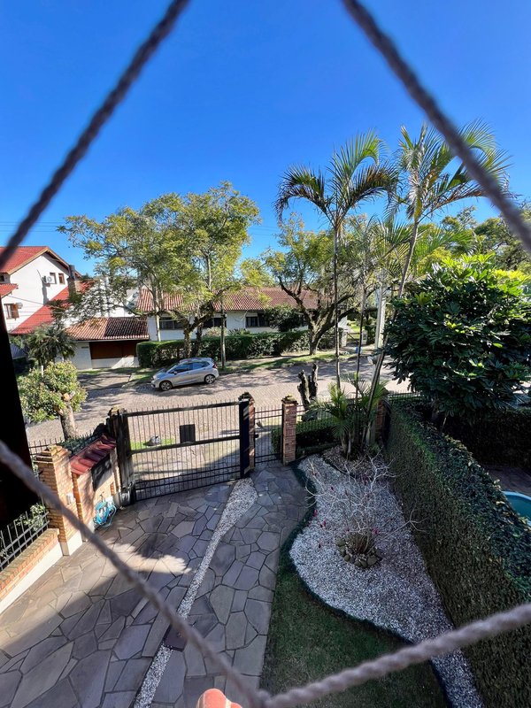 R$ 795.000 - IMPECÁVEL - MARAVILHOSA CASA - 165M2 - 3 DORM - SÓTÃO - PÁTIO - 2 VAGAS Rua José Kanan Aranha Porto Alegre - 