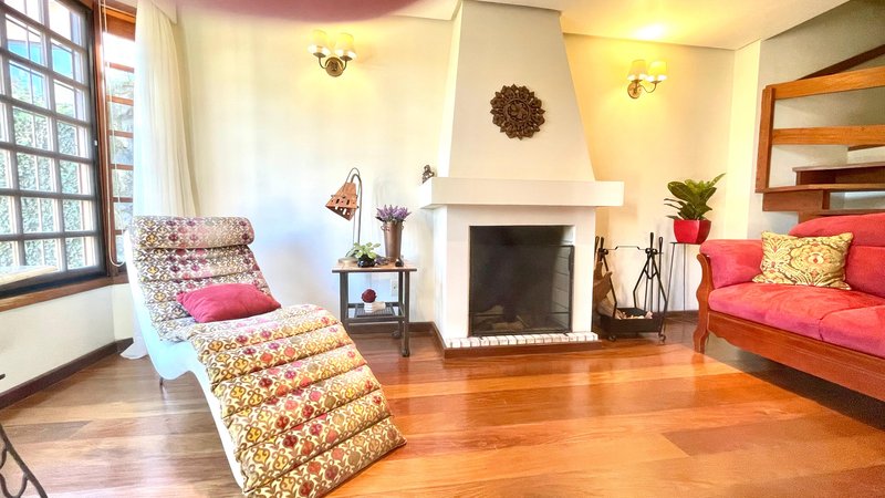 R$ 795.000 - IMPECÁVEL - MARAVILHOSA CASA - 165M2 - 3 DORM - SÓTÃO - PÁTIO - 2 VAGAS Rua José Kanan Aranha Porto Alegre - 
