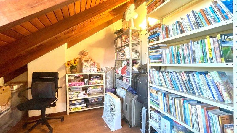 R$ 795.000 - IMPECÁVEL - MARAVILHOSA CASA - 165M2 - 3 DORM - SÓTÃO - PÁTIO - 2 VAGAS Rua José Kanan Aranha Porto Alegre - 