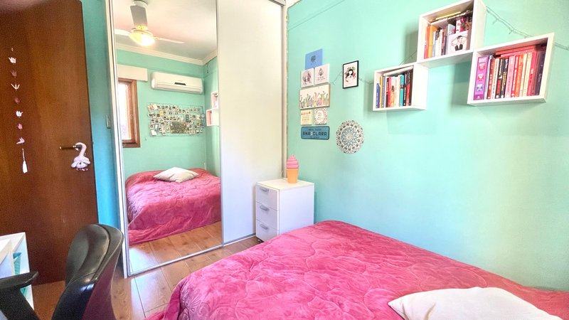 R$ 795.000 - IMPECÁVEL - MARAVILHOSA CASA - 165M2 - 3 DORM - SÓTÃO - PÁTIO - 2 VAGAS Rua José Kanan Aranha Porto Alegre - 
