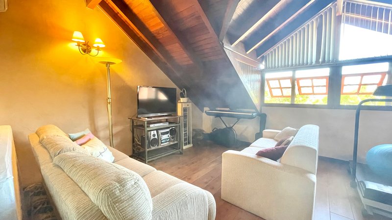 R$ 795.000 - IMPECÁVEL - MARAVILHOSA CASA - 165M2 - 3 DORM - SÓTÃO - PÁTIO - 2 VAGAS Rua José Kanan Aranha Porto Alegre - 