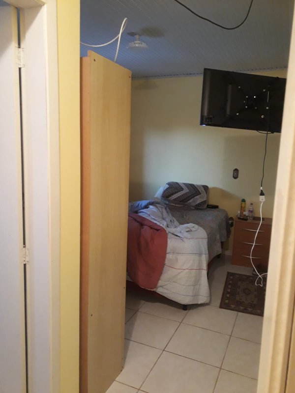 Casa com 3 quartos, 1 suíte, dois terrenos, a 3 quadras do mar. Frente Oeste Rua Irai Capão da Canoa - 