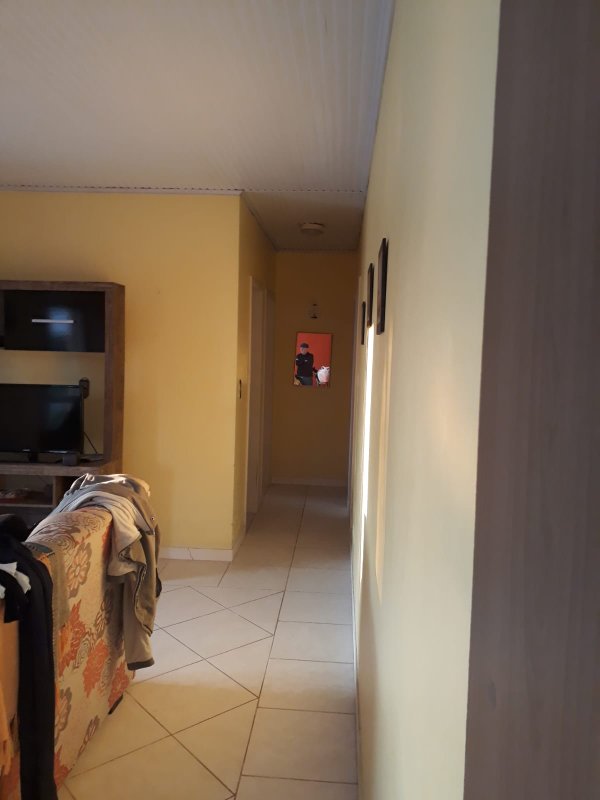Casa com 3 quartos, 1 suíte, dois terrenos, a 3 quadras do mar. Frente Oeste Rua Irai Capão da Canoa - 