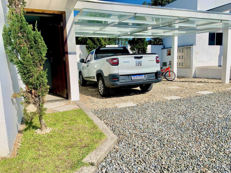 SOBRADO COM 2 SUÍTES MAIS 1 DORMITÓRIO NO LIMOEIRO - Brusque - 