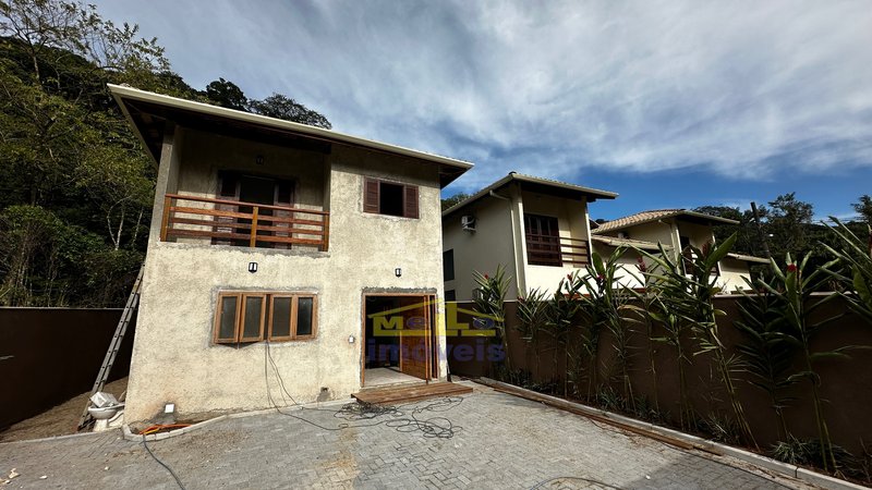 Casa Alto Padrão recém construída com 3 suítes em Boiçucanga litoral Norte - São Sebastião - 