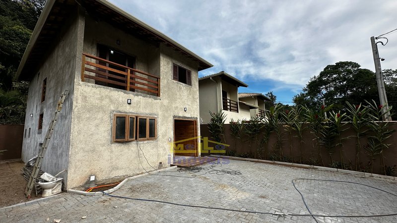 Casa Alto Padrão recém construída com 3 suítes em Boiçucanga litoral Norte - São Sebastião - 