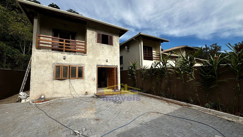 Casa Alto Padrão recém construída com 3 suítes em Boiçucanga litoral Norte - São Sebastião - 