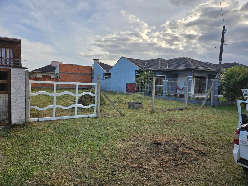 Terreno de 300 metros quadrados, Murado, Plano, pronto para construir na Praia do Curumim Rua Quaraci Capão da Canoa - 