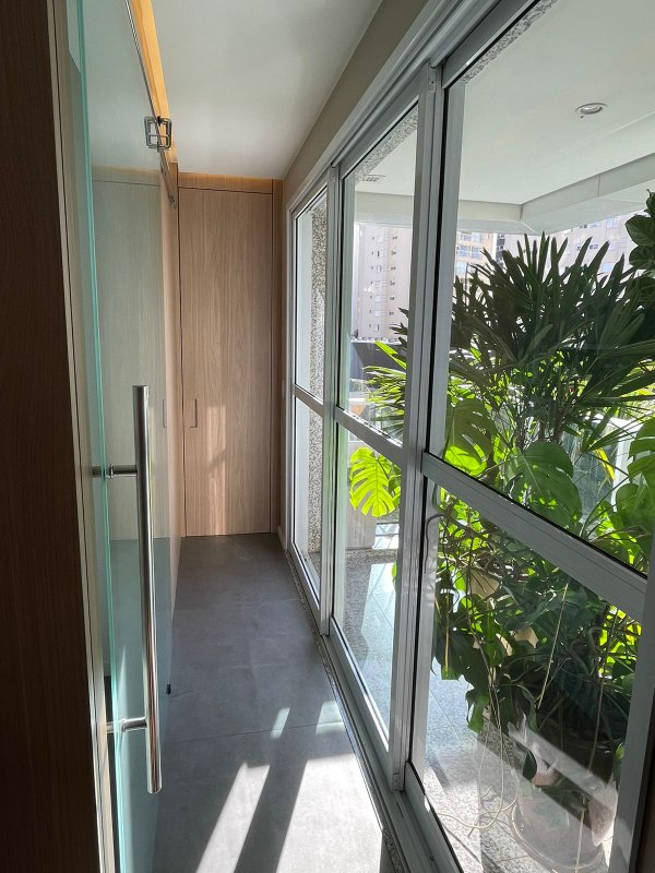 Sala Comercial á Venda Vila Nova conceição - 50m² - Com 2 banheiros e 2 Vagas de Garagem Avenida Santo Amaro São Paulo - 