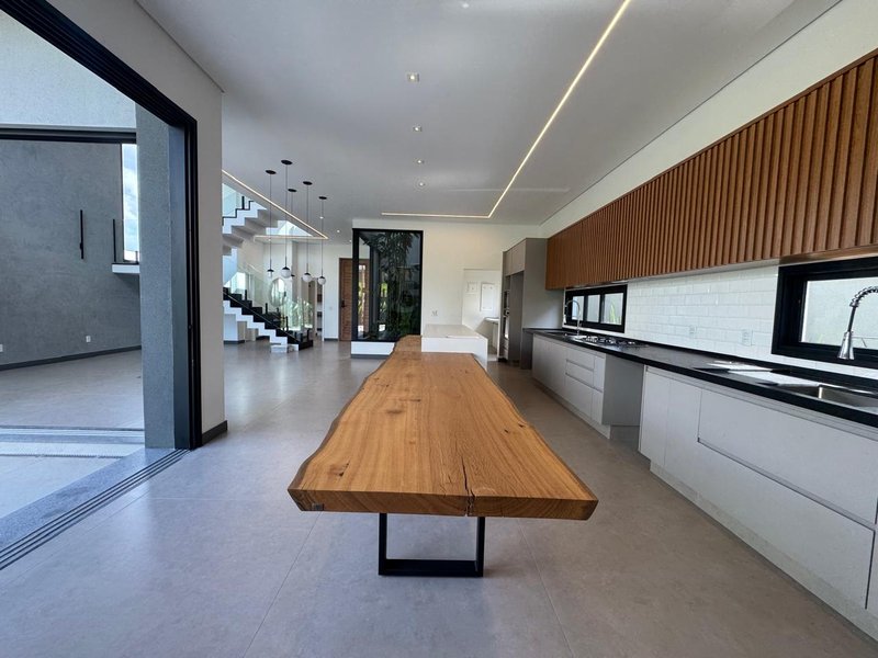 CASA MAGNÍFICA À VENDA NA REGIÃO DO ALPHAVILLE DOM PEDRO, CAMPINAS-SP Avenida Marcelo Fiolo Pupo de Campos Ferreira Campinas - 