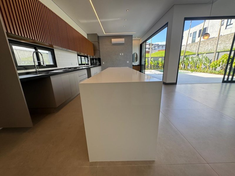 CASA MAGNÍFICA À VENDA NA REGIÃO DO ALPHAVILLE DOM PEDRO, CAMPINAS-SP Avenida Marcelo Fiolo Pupo de Campos Ferreira Campinas - 