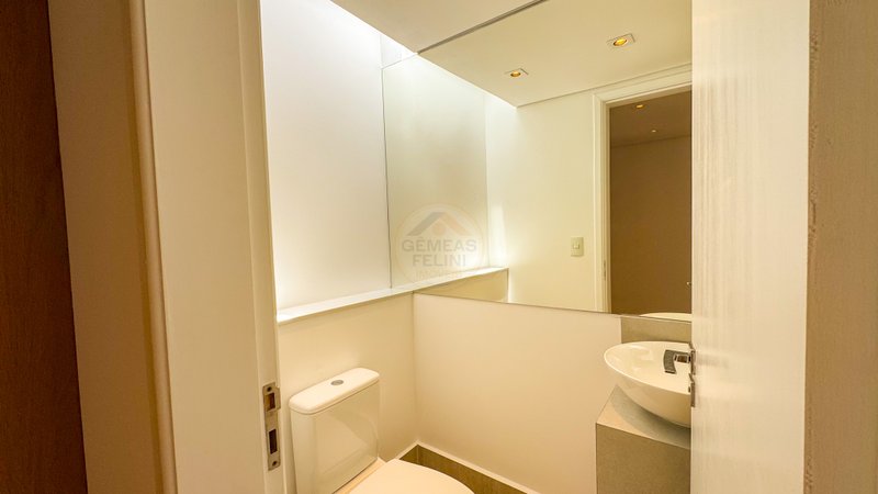 Casa frente ao mar na Praia de Juquehy em Condom&iacute;nio Fechado - LOCA&Ccedil;&Atilde;O E VENDA  São Sebastião - 