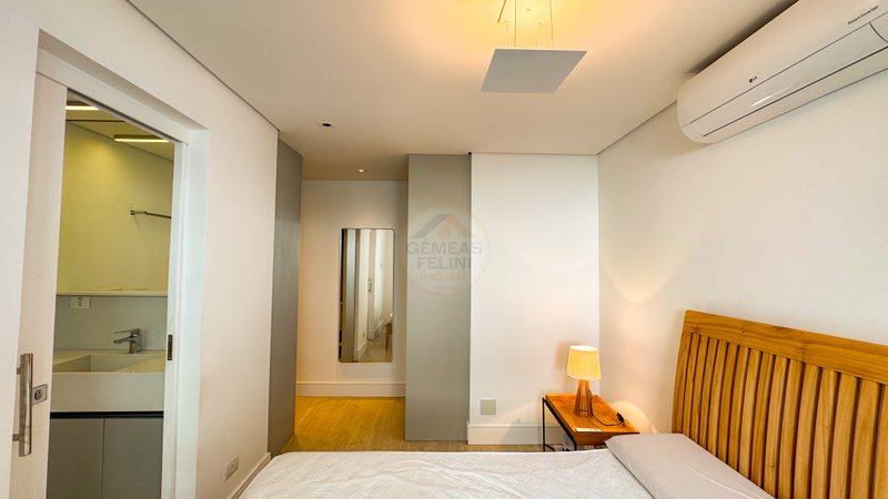 Casa frente ao mar na Praia de Juquehy em Condom&iacute;nio Fechado - LOCA&Ccedil;&Atilde;O E VENDA  São Sebastião - 