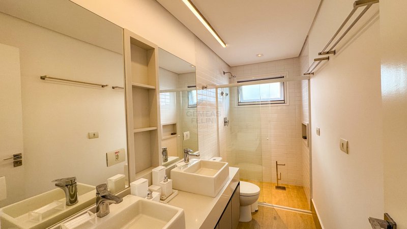 Casa frente ao mar na Praia de Juquehy em Condom&iacute;nio Fechado - LOCA&Ccedil;&Atilde;O E VENDA  São Sebastião - 