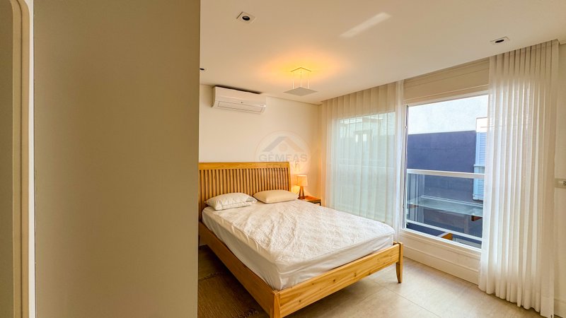 Casa frente ao mar na Praia de Juquehy em Condom&iacute;nio Fechado - LOCA&Ccedil;&Atilde;O E VENDA  São Sebastião - 