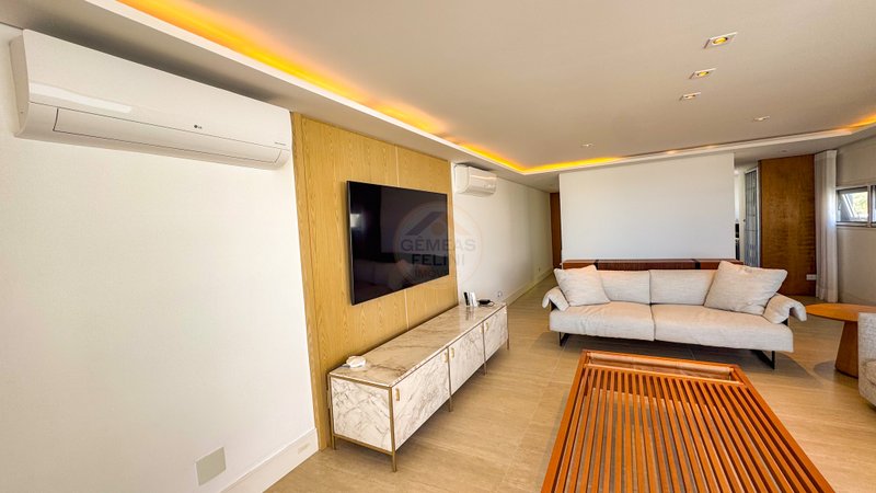 Casa frente ao mar na Praia de Juquehy em Condom&iacute;nio Fechado - LOCA&Ccedil;&Atilde;O E VENDA  São Sebastião - 