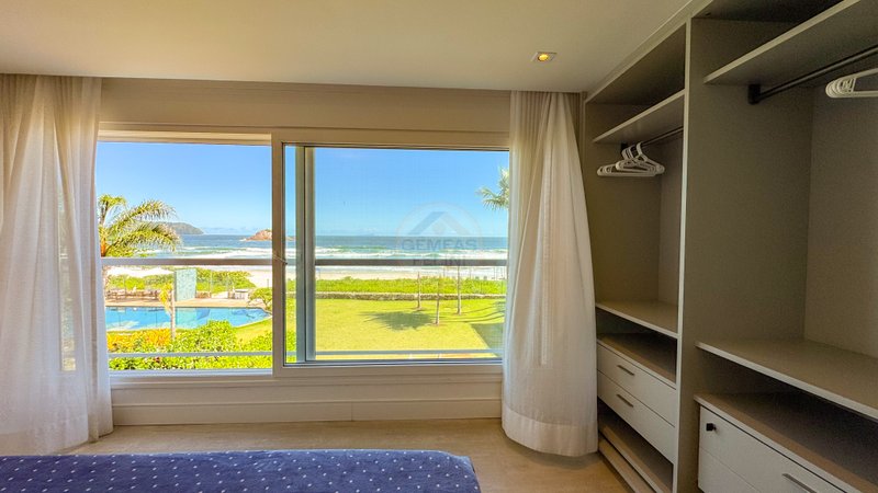 Casa frente ao mar na Praia de Juquehy em Condom&iacute;nio Fechado - LOCA&Ccedil;&Atilde;O E VENDA  São Sebastião - 