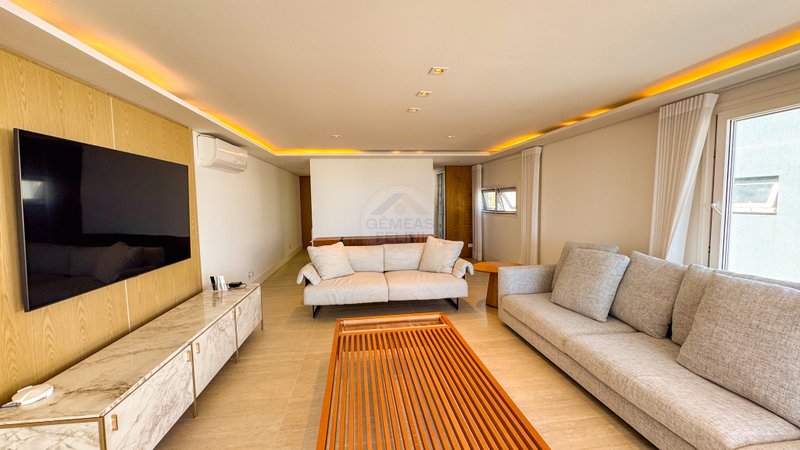 Casa frente ao mar na Praia de Juquehy em Condom&iacute;nio Fechado - LOCA&Ccedil;&Atilde;O E VENDA  São Sebastião - 