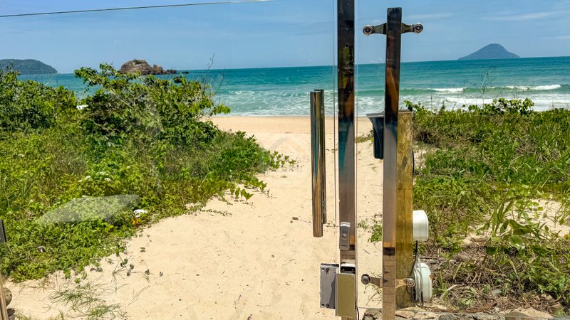 Casa frente ao mar na Praia de Juquehy em Condom&iacute;nio Fechado - LOCA&Ccedil;&Atilde;O E VENDA  São Sebastião - 