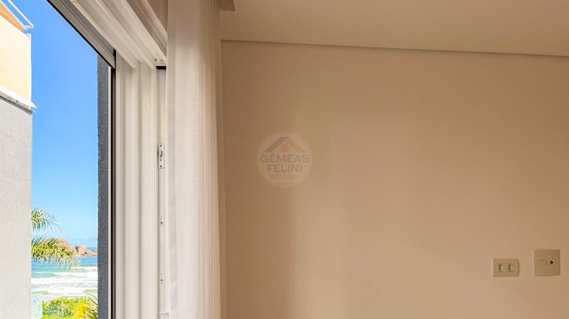 Casa frente ao mar na Praia de Juquehy em Condom&iacute;nio Fechado - LOCA&Ccedil;&Atilde;O E VENDA  São Sebastião - 