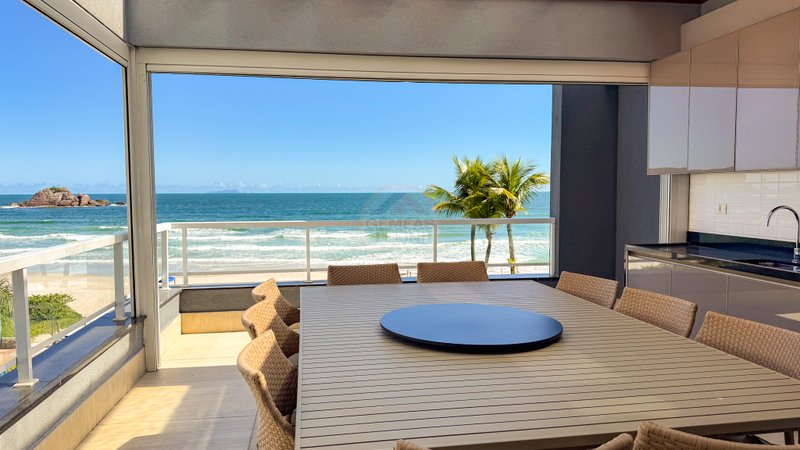 Casa frente ao mar na Praia de Juquehy em Condom&iacute;nio Fechado - LOCA&Ccedil;&Atilde;O E VENDA  São Sebastião - 