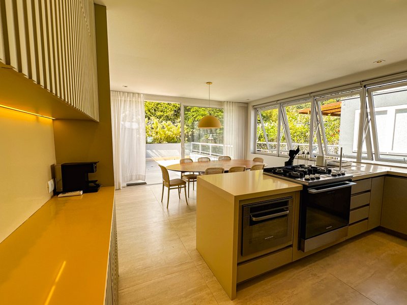 Casa frente ao mar na Praia de Juquehy em Condom&iacute;nio Fechado - LOCA&Ccedil;&Atilde;O E VENDA  São Sebastião - 