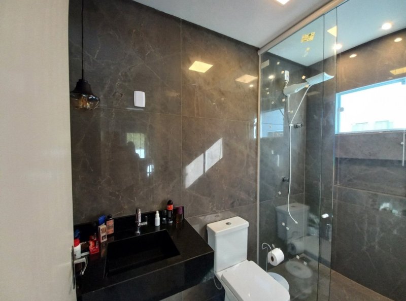CASA COM 1 SUÍTE MAIS 1 DORMITÓRIO NA GUABIRUBA SUL - Guabiruba - 