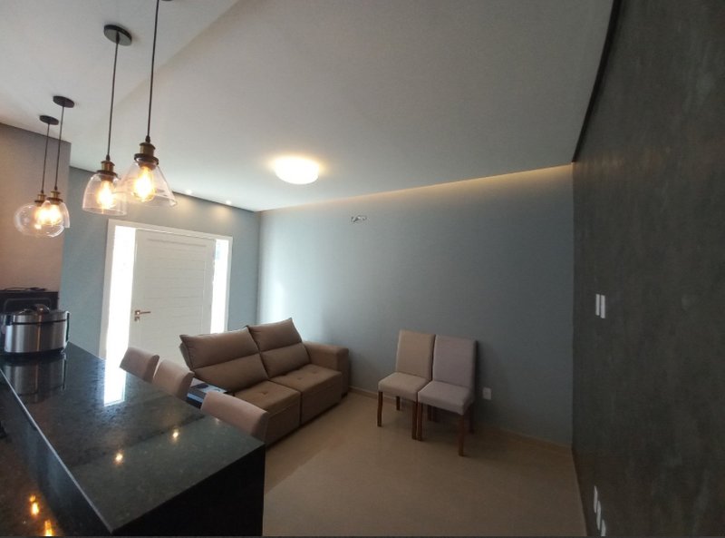 CASA COM 1 SUÍTE MAIS 1 DORMITÓRIO NA GUABIRUBA SUL - Guabiruba - 