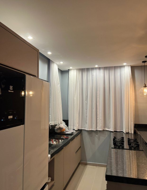 CASA COM 1 SUÍTE MAIS 1 DORMITÓRIO NA GUABIRUBA SUL - Guabiruba - 