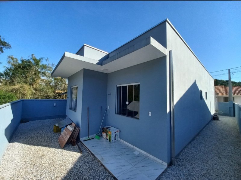 CASA COM 1 SUÍTE MAIS 1 DORMITÓRIO NA GUABIRUBA SUL - Guabiruba - 