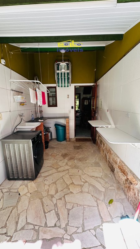 Condomínio em meio a natureza, com duas suítes , reformado , com financiamento bancário ESTRADA BEIRA RIO São Sebastião - 