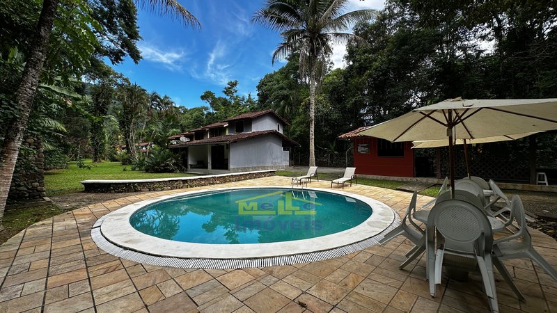 Condomínio em meio a natureza, com duas suítes , reformado , com financiamento bancário ESTRADA BEIRA RIO São Sebastião - 