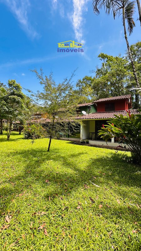 Condomínio em meio a natureza, com duas suítes , reformado , com financiamento bancário ESTRADA BEIRA RIO São Sebastião - 