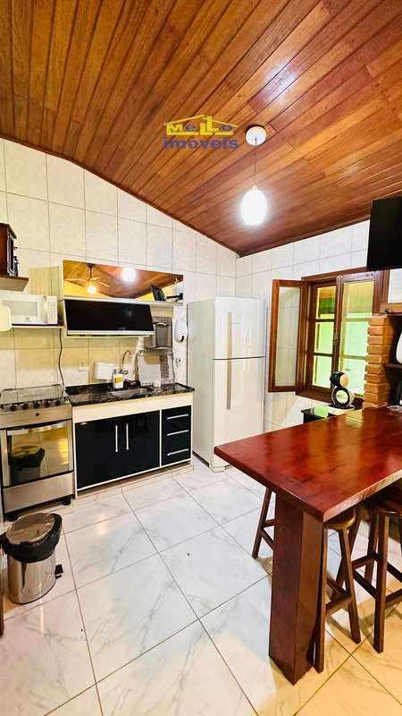 Condomínio em meio a natureza, com duas suítes , reformado , com financiamento bancário ESTRADA BEIRA RIO São Sebastião - 