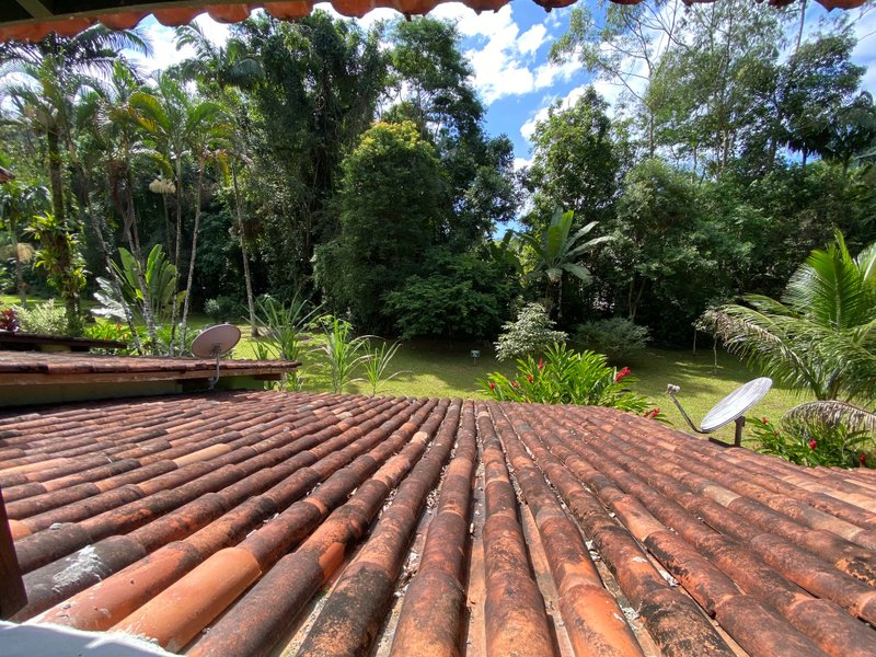 Condomínio em meio a natureza, com duas suítes , reformado , com financiamento bancário ESTRADA BEIRA RIO São Sebastião - 