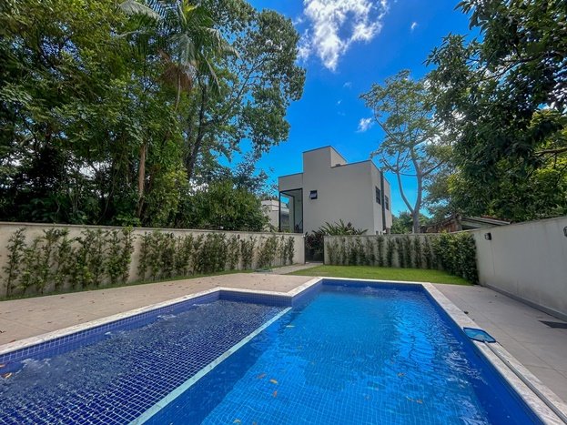 Casa alto padrão em Boiçucanga para locação anual dentro de condomínio LUZIANA São Sebastião - 
